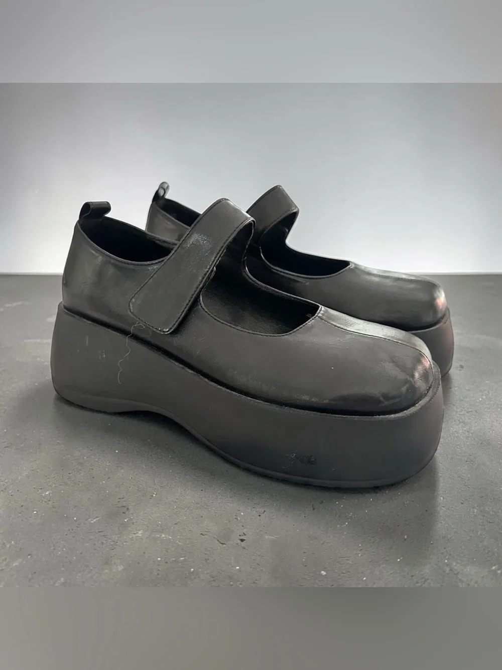 Vintage 90’s Leather Mary Jane Black Platform Shoes “Glow”